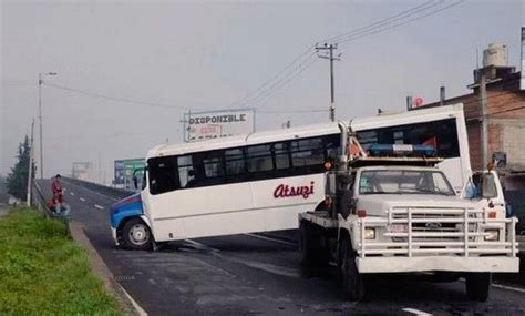 Cami N De Pasajeros Queda Atorado En Vialidad De Toluca