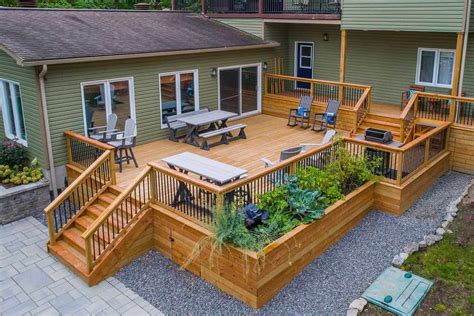 Dont Risk It 3 Reasons Why Your Deck Stairs Need Hand Railings