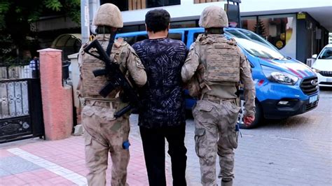 Mersin de terör örgütü DEAŞ operasyonunda yakalanan 3 zanlıdan 2 si