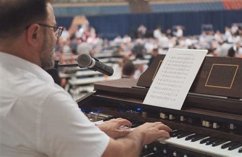 Bento XVI ensina três atitudes para servir melhor na música litúrgica