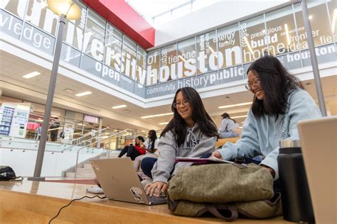 Uh Moment Uh Ranked Among ‘best Value Colleges By The Princeton