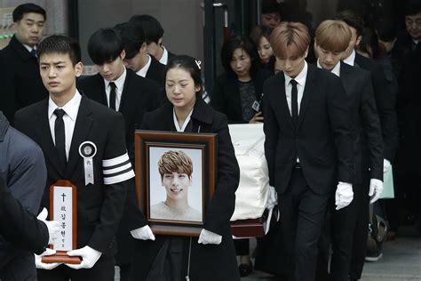 Jonghyun Funeral Shinee Icon Laid To Rest Among Scores Of Mourning