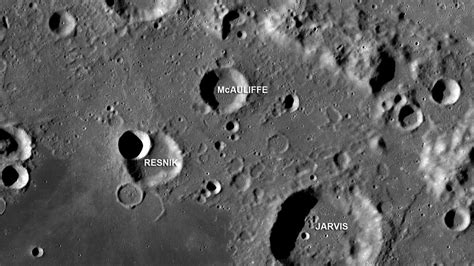 Chandrayaan 1 Signals Earth S Electrons Are Forming Water On Moon