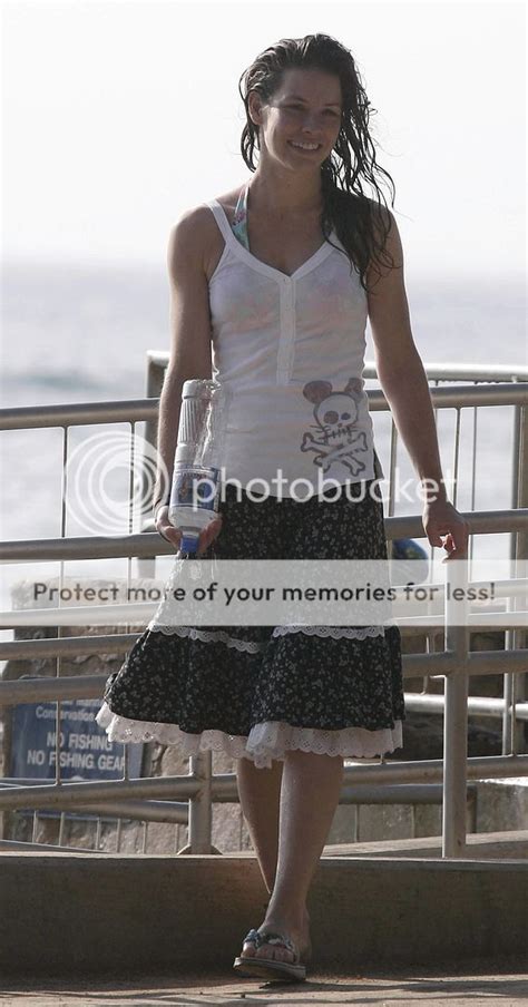 Celebrity Paparazzi Bikini Evangeline Lilly