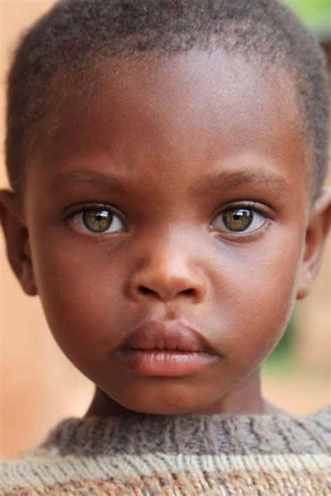 Fotos de los niños africanos con los ojos más bellos del mundo Te van