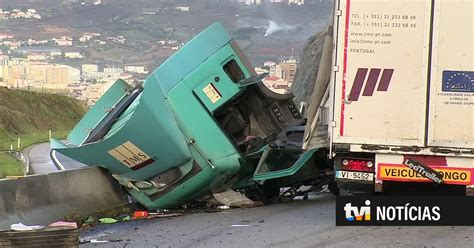 Cami O Que Transportava Areia Despista Se E Corta A Tvi Not Cias