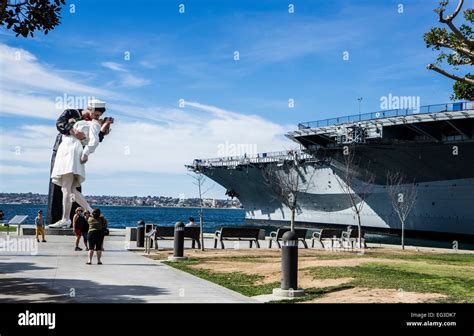 Kiss Statue San Diego Fotos Und Bildmaterial In Hoher Auflösung Alamy