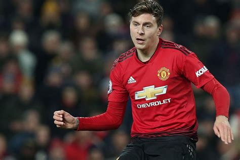 Kontrak Baru Victor Lindelof Naik Gaji Dua Kali Lipat Bola Net