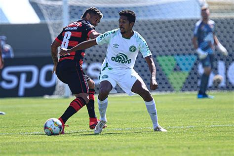 Chape estreia na Série B pontuando fora de casa Chapecoense