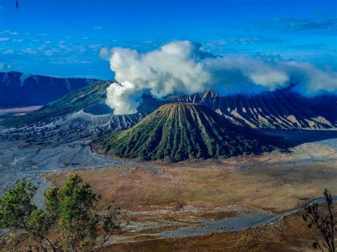 Exploring Bromo Crater: Nature’s Grandeur in a Surreal Landscape - Java ...