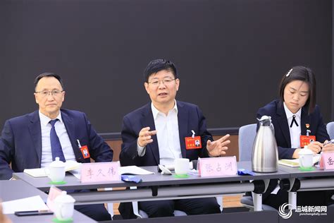 运城新闻网 万荣代表团代表审议政府工作报告