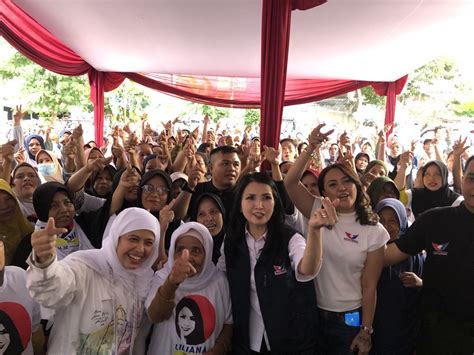 Liliana Tanoesoedibjo Bantu Gerobak UMKM Gratis Untuk Pedagang Di