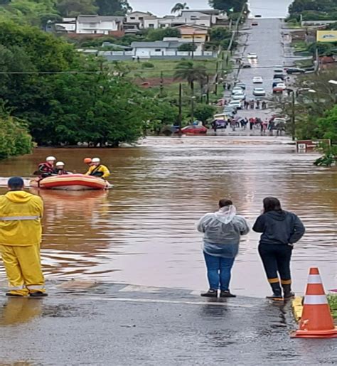 Preju Zos Causados Pelas Fortes Chuvas Ultrapassam R Milh Es Na