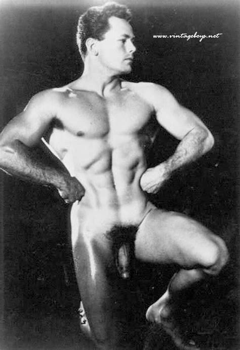 Gay Nude Bodybuilders Image