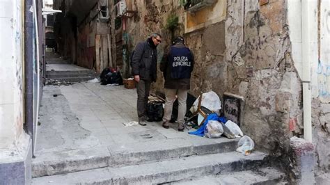 Rifiuti Abbandonati Per Strada In Zona Candelai Sopralluogo Della