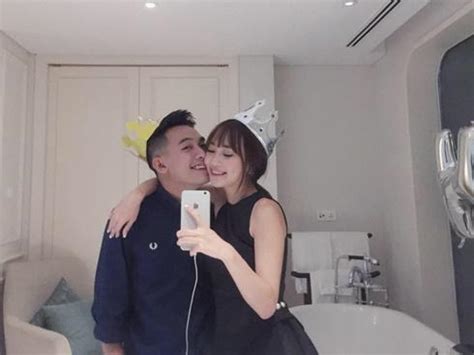 Hot girl hot boy Việt SunHt tình bể bình bên bạn trai 2sao