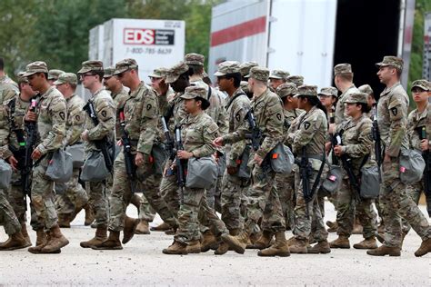 Texas National Guard troops assemble in Chicago: Photos