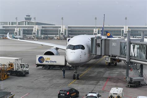 Flughafen München stellt Sommerflugplan vor Austrian Wings