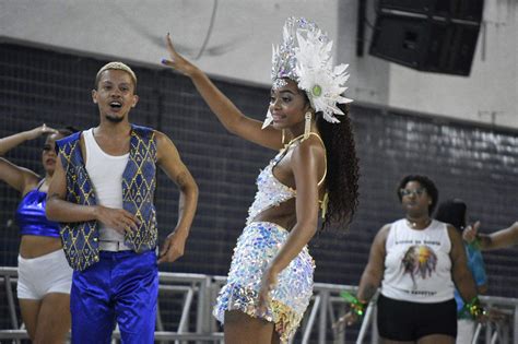 Carnaval Dia De Ensaio T Cnico Da Independente De Eucalipto Veja