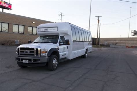 2008 Ford F550 Xlt 28 Passenger Mini Bus Super Duty Diesel Krystal Koach 33d