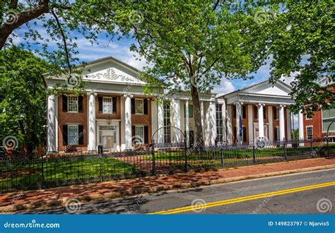 Entrance To Loudon County Courthouse in Leesburg, Virginia, USA Editorial Photography - Image of ...