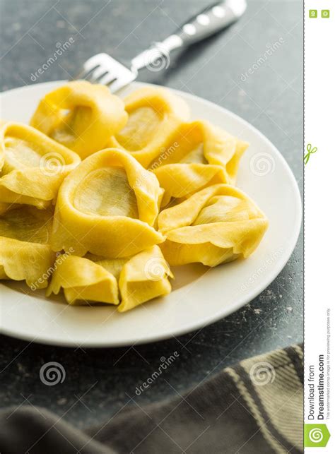 Pastas Tradicionales Italianas Del Tortellini Imagen De Archivo