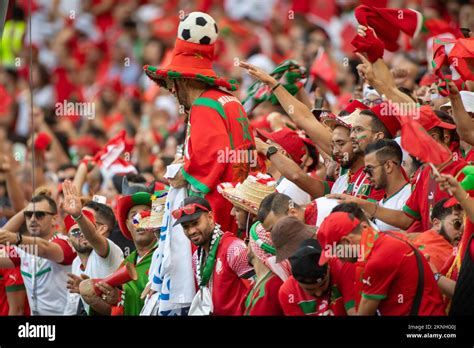 Los aficionados marroquíes durante el partido del Grupo F de la Copa