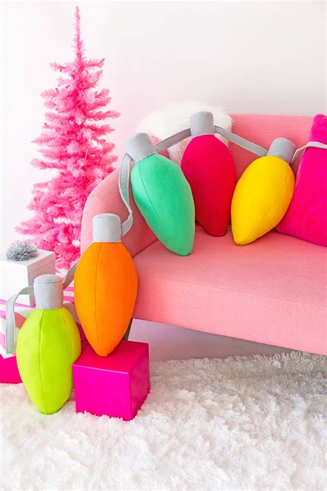 » DIY Holiday Light Pillows