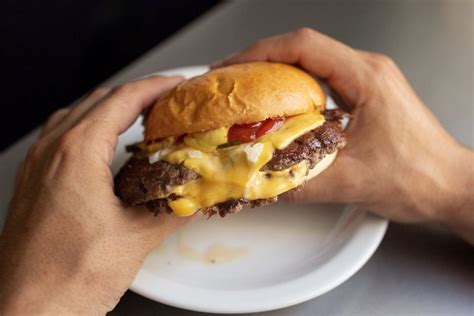 Qu est ce que le smash burger qui fait fureur à Paris