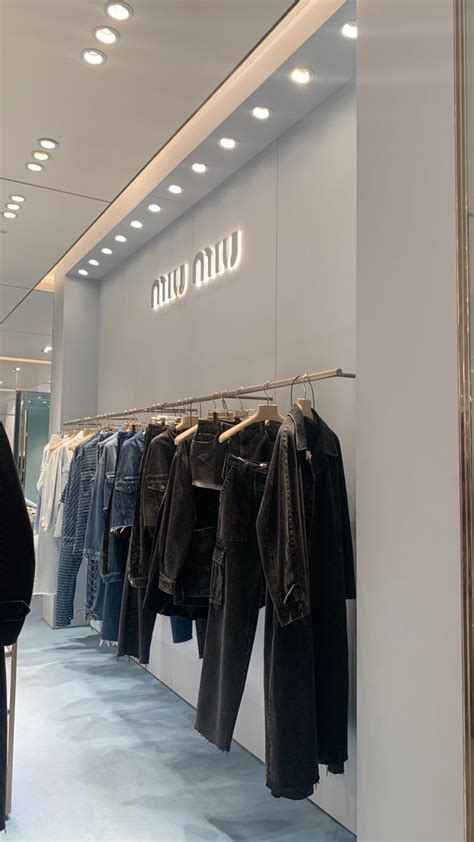 Miu Miu Store Aesthetic Em 2024 Design De Loja Araras Para Lojas