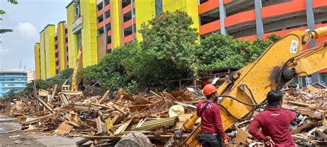 Stan Tps Pasar Turi Lama Dikembalikan Fungsinya Sebagai Jalan Raya Dan