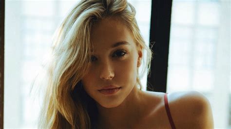 Long Hair Alexis Ren Face Women Looking At Viewer Blonde Model