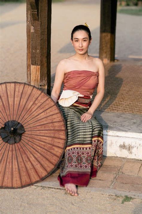 Pin By Noonneenan On Thai Culture Bali Fashion Traditional Outfits