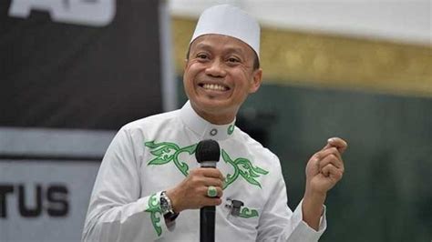 Sindiran Pedas Ustadz Das Ad Latif Tentang Memakmurkan Masjid Megah