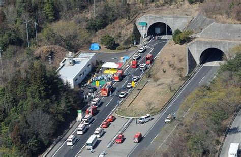 【動画】【山陽道トンネル事故】2人死亡約70人負傷車5台炎上、黒煙が激しく上がり現場騒然 産経west