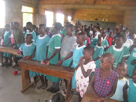 Provide school uniforms to 100 pupils in Uganda - GlobalGiving