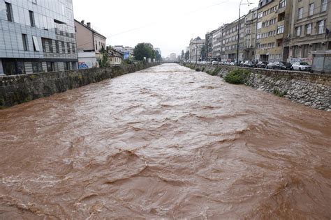 Miljacka danas Ko bi rek o čuda da se dese FOTO VIDEO BosnaInfo