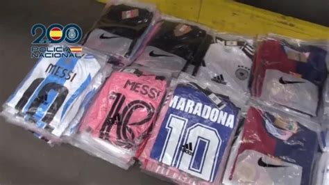 Espa A Confiscan M S De Toneladas De Camisetas De F Tbol