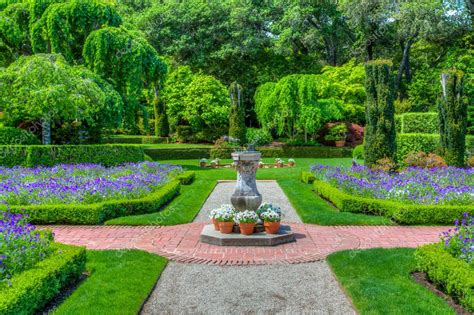 Formal English Garden Path — Stock Photo © wolterke #102623532