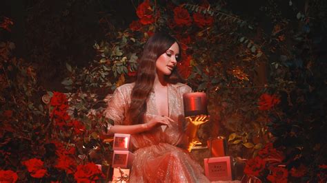 How Kacey Musgraves' Slow Burn candle relit her creativity