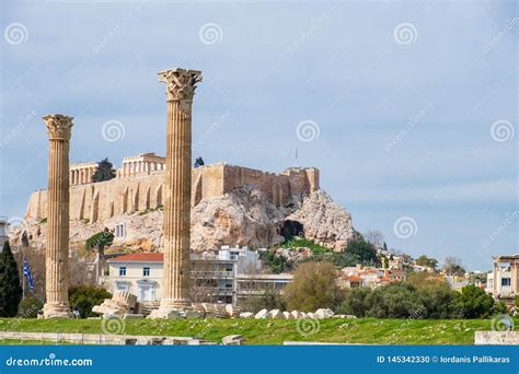 Ruines Du Temple Antique De Zeus Olympien à Athènes Avec La Colline D