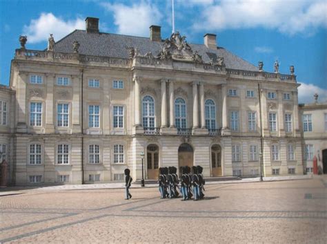 Amalienborg Palace | Going To Copenhagen