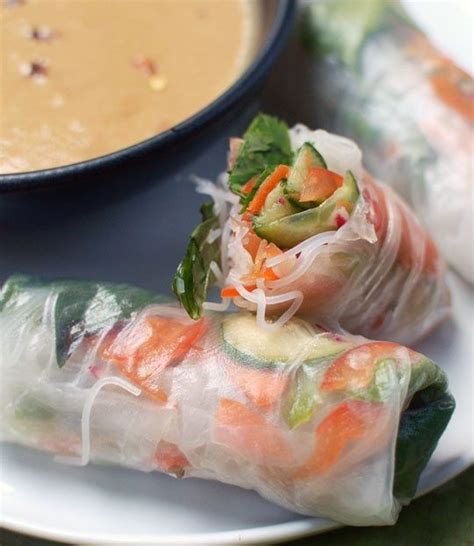 Rouleaux de printemps simplifiés Spicy peanut sauce Vegetable