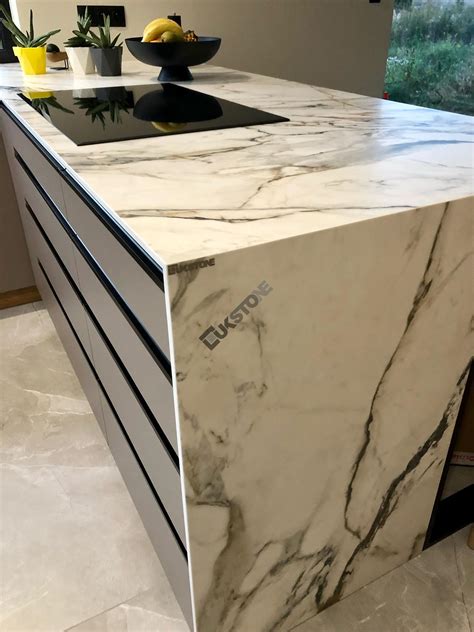 Realizacja Wrocław Spiek kwarcowy NEOLITH Calacata Luxe LUKSTONE