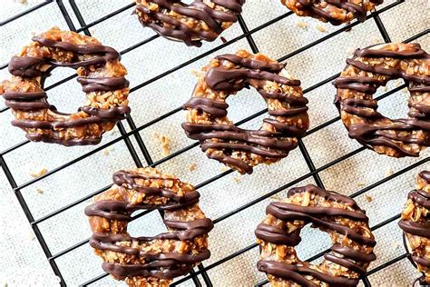 Samoas Cookies Recipe (Girl Scout Copycat) - Mom Foodie