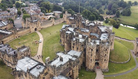 Alnwick Castle Mainly The Castle Behind Hogwarts — Flos History