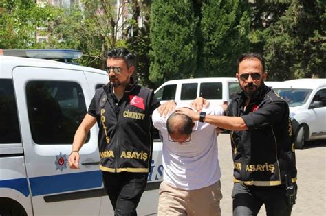 Antalya da korkunç cinayet Eşi ve kızının gözü önünde bıçaklayarak