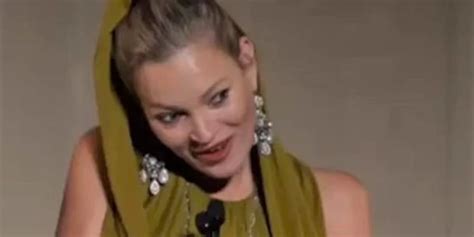 Kate Moss Skurriler Auftritt Fans Sind Besorgt