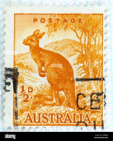 Foto De Un Viejo Sello Postal Australiano De Color Naranja 1 2D Con Una