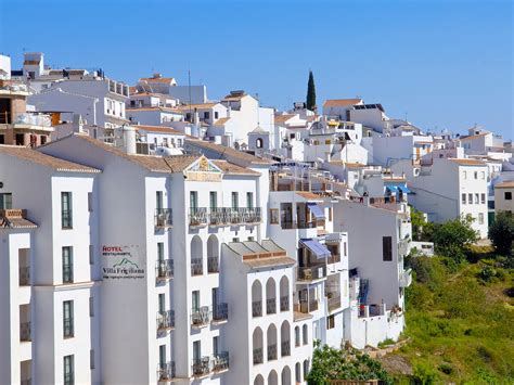 British Lead Charge as Cheap Spain Beach Homes Sell - Bloomberg